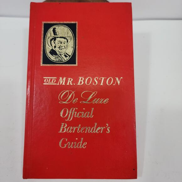 Old Mr. Boston De Luxe Official Bartender's Guide 1970 edition Vintage Books - Picture 1 of 5